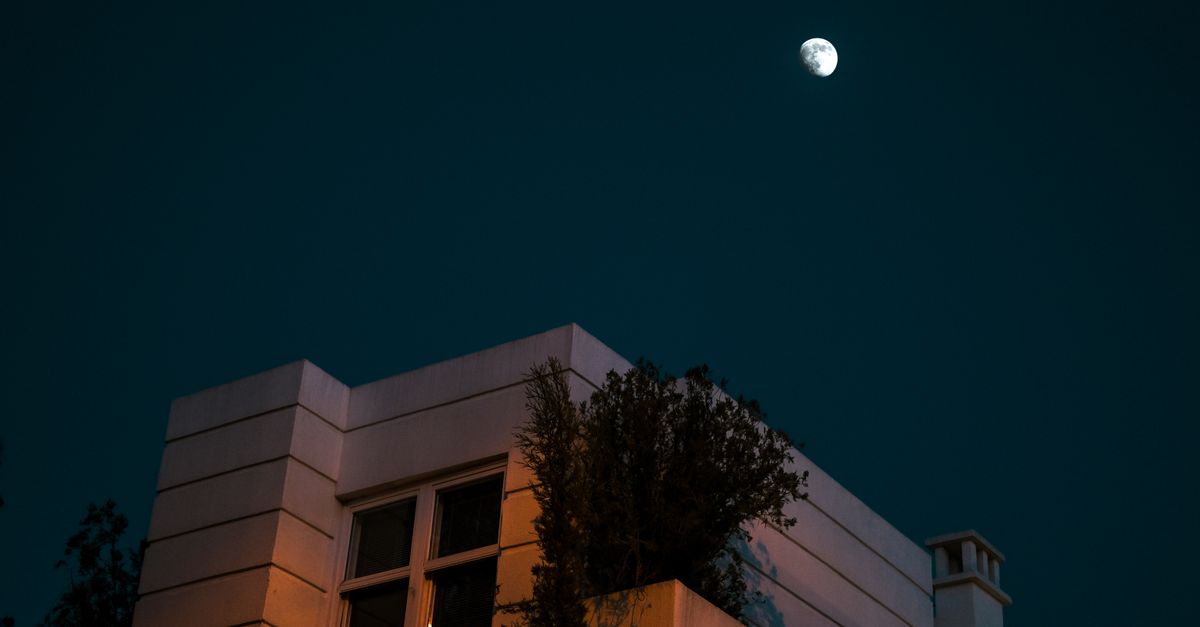 A calm, atmospheric dawn sky — a soothing image for why do I wake up at the same time every night